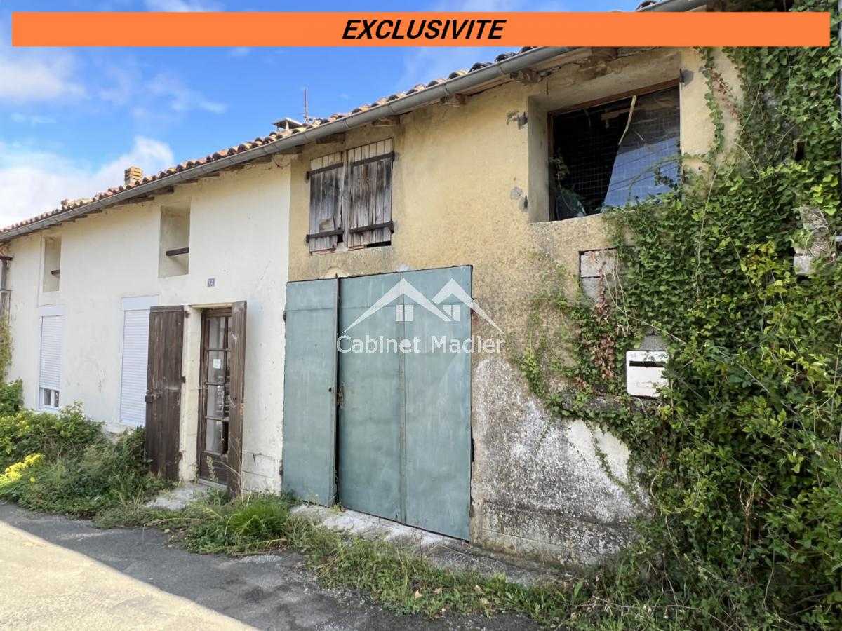 House in Saint-Jean-d'Angely, Nouvelle-Aquitaine 12271589