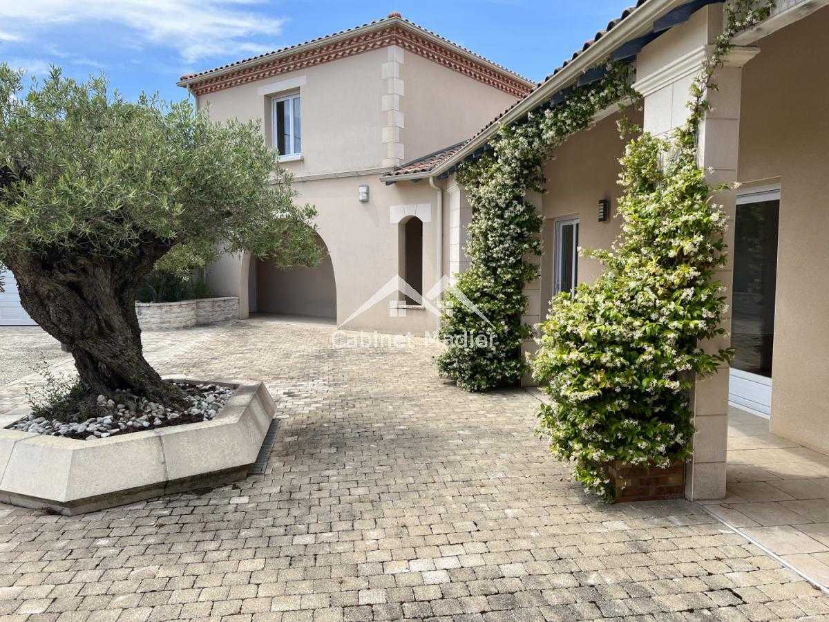 Huis in Saint-Jean-d'Angely, Nouvelle-Aquitaine 12271590