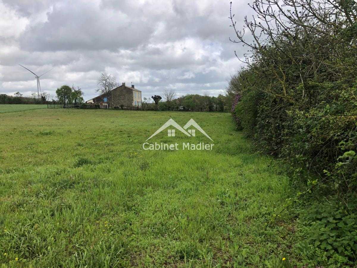 Land in Loulay, Nouvelle-Aquitaine 12271616