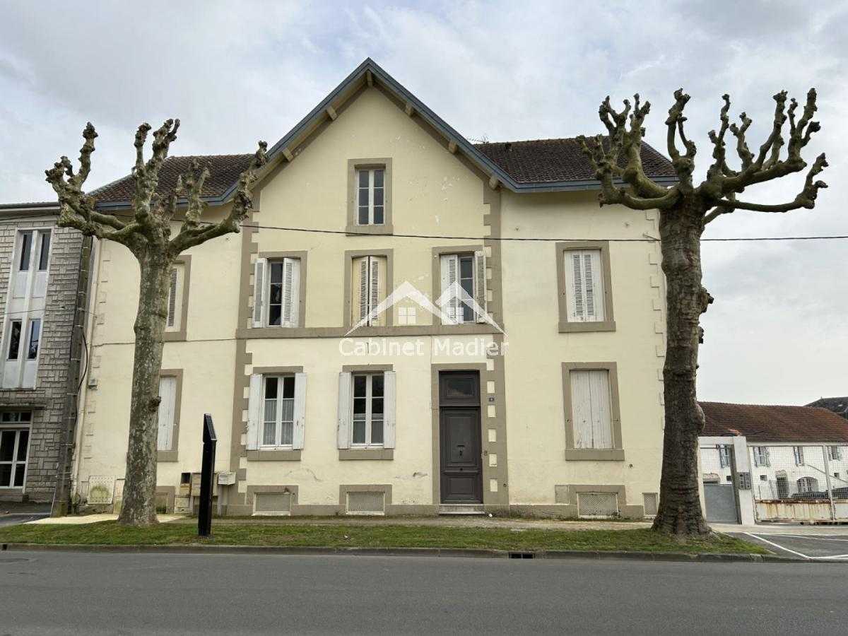 Condominium dans Saint-Jean-d'Angely, Nouvelle-Aquitaine 12271651