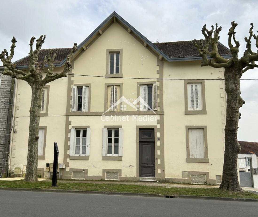 Condominium in Saint-Jean-d'Angely, Nouvelle-Aquitaine 12271651