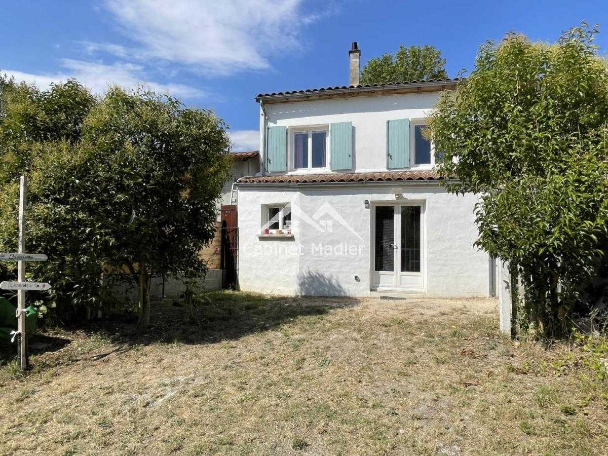 House in Saint-Jean-d'Angely, Nouvelle-Aquitaine 12271655
