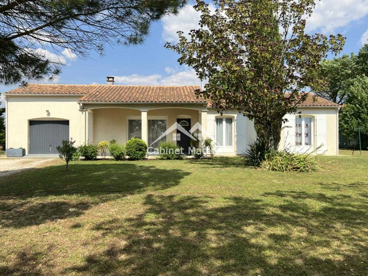 House in Saint-Jean-d'Angely, Nouvelle-Aquitaine 12271661