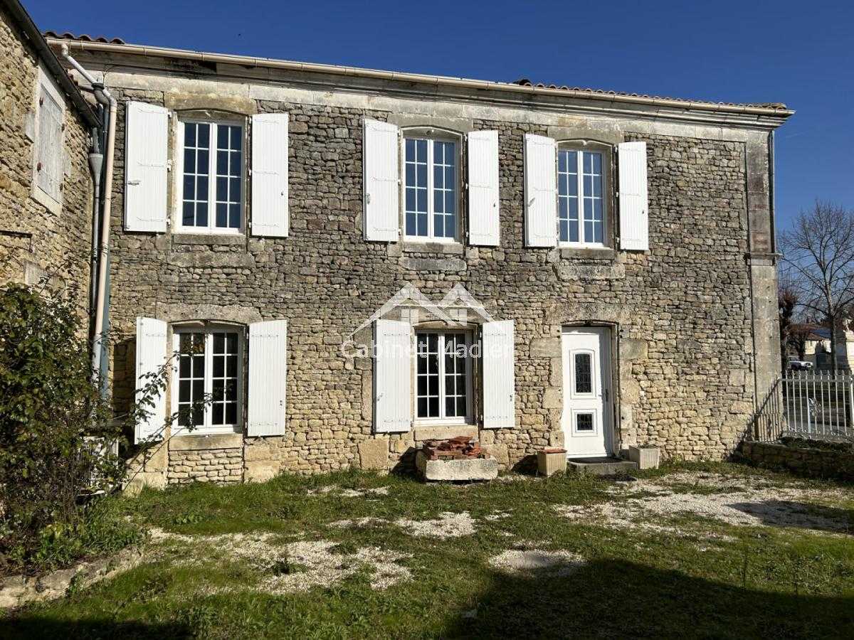 Будинок в Surgeres, Nouvelle-Aquitaine 12271667