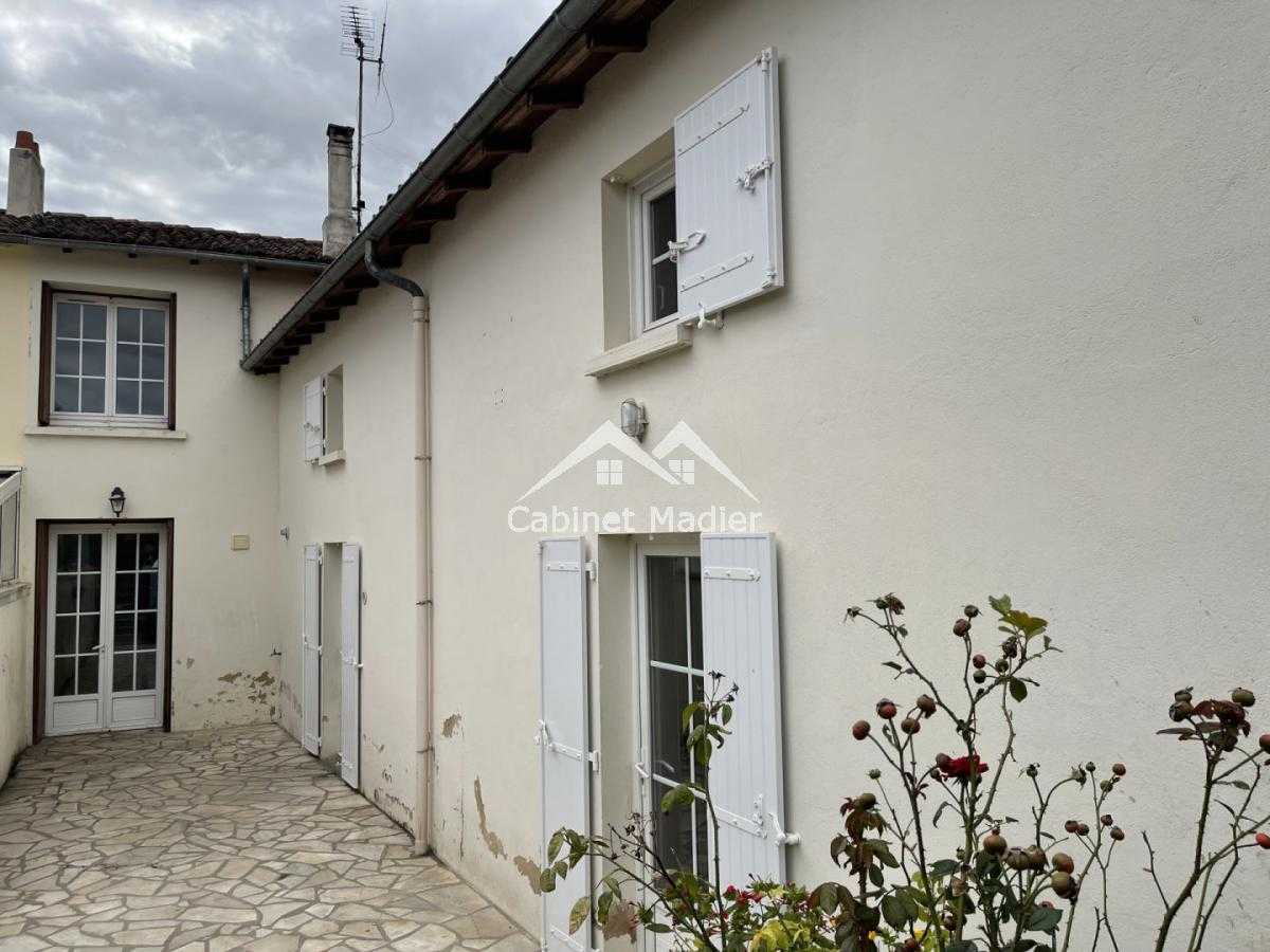 House in Saint-Jean-d'Angely, Nouvelle-Aquitaine 12271689