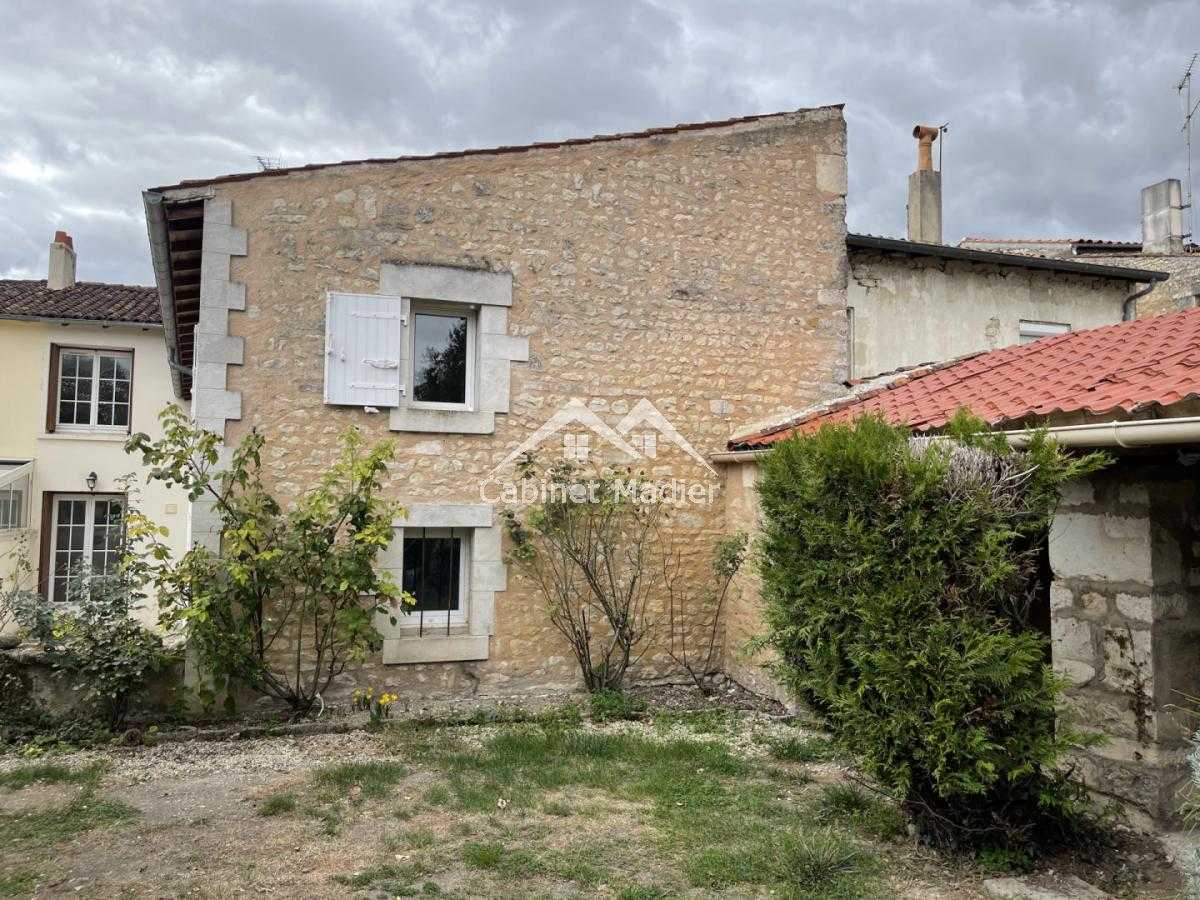 Huis in Saint-Jean-d'Angely, Nouvelle-Aquitanië 12271689