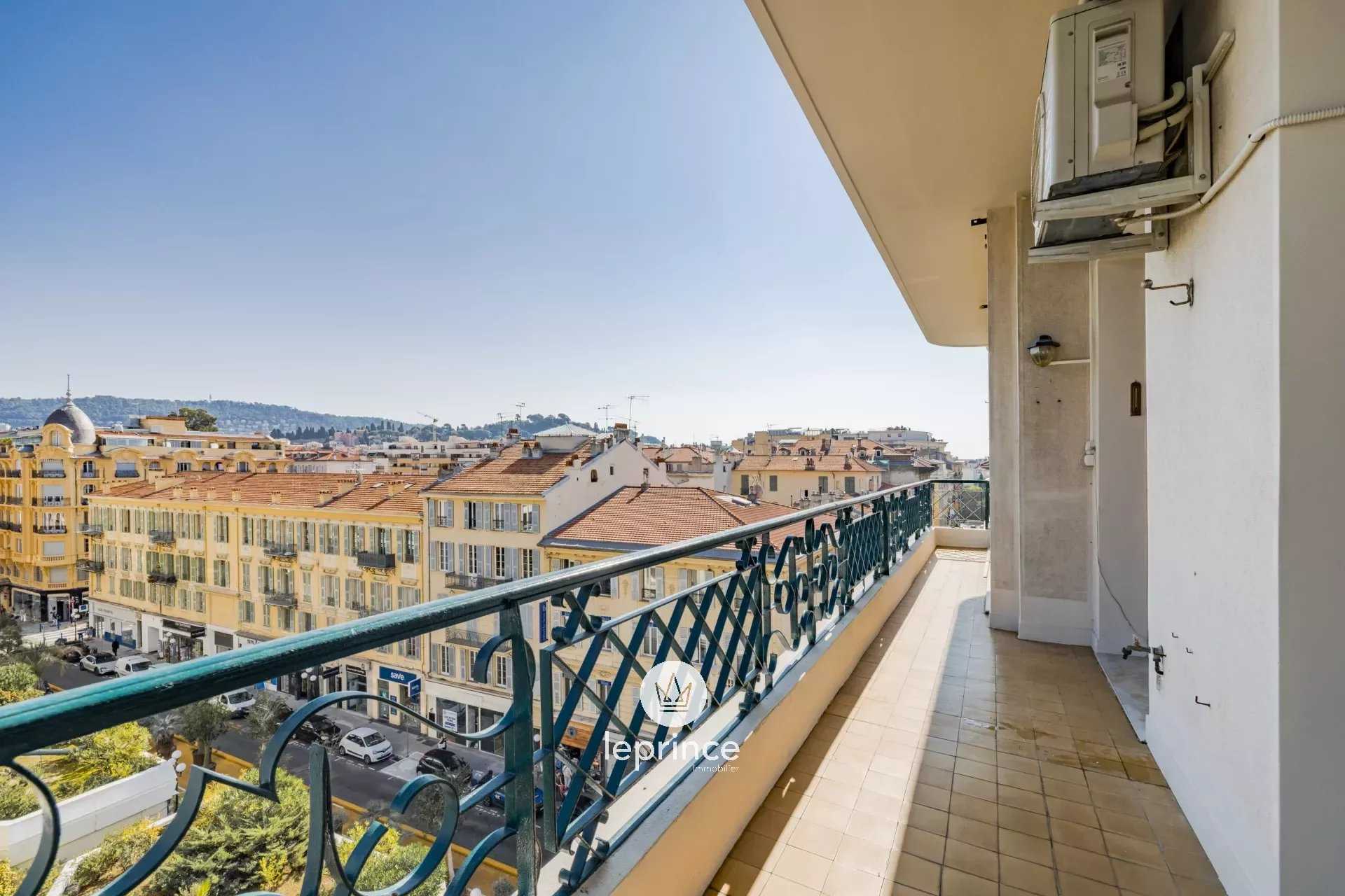 Condominium in Nice, Provence-Alpes-Cote d'Azur 12272729