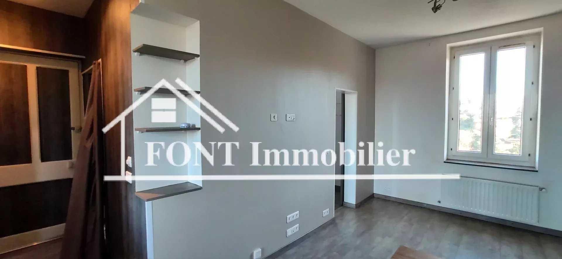 Condominium in Saint-Chamond, Auvergne-Rhone-Alpes 12272743