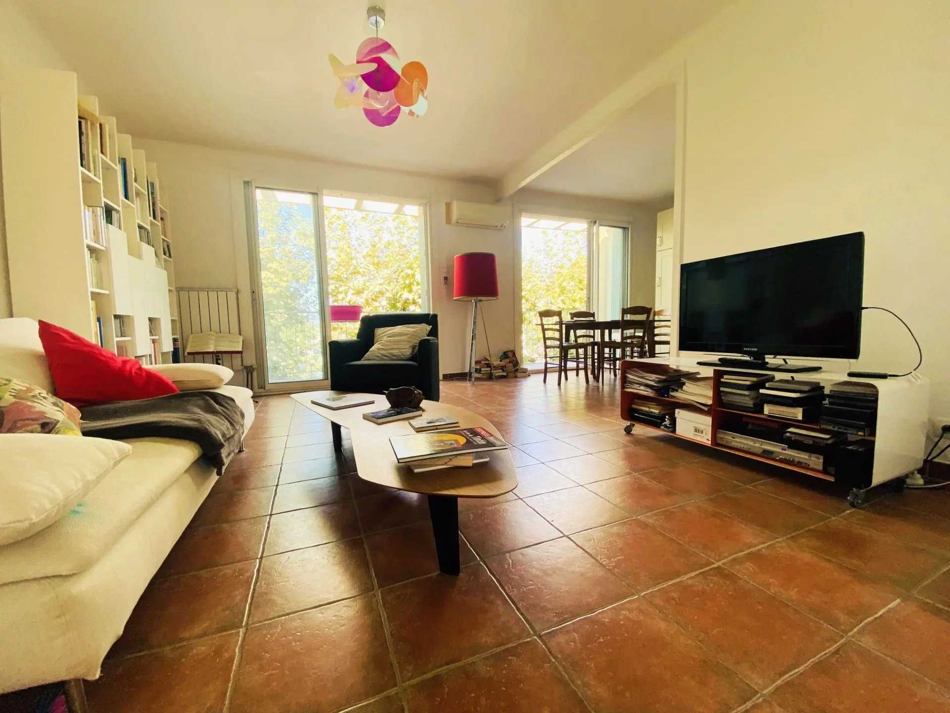 Condominium in Hyeres, Provence-Alpes-Cote d'Azur 12272802