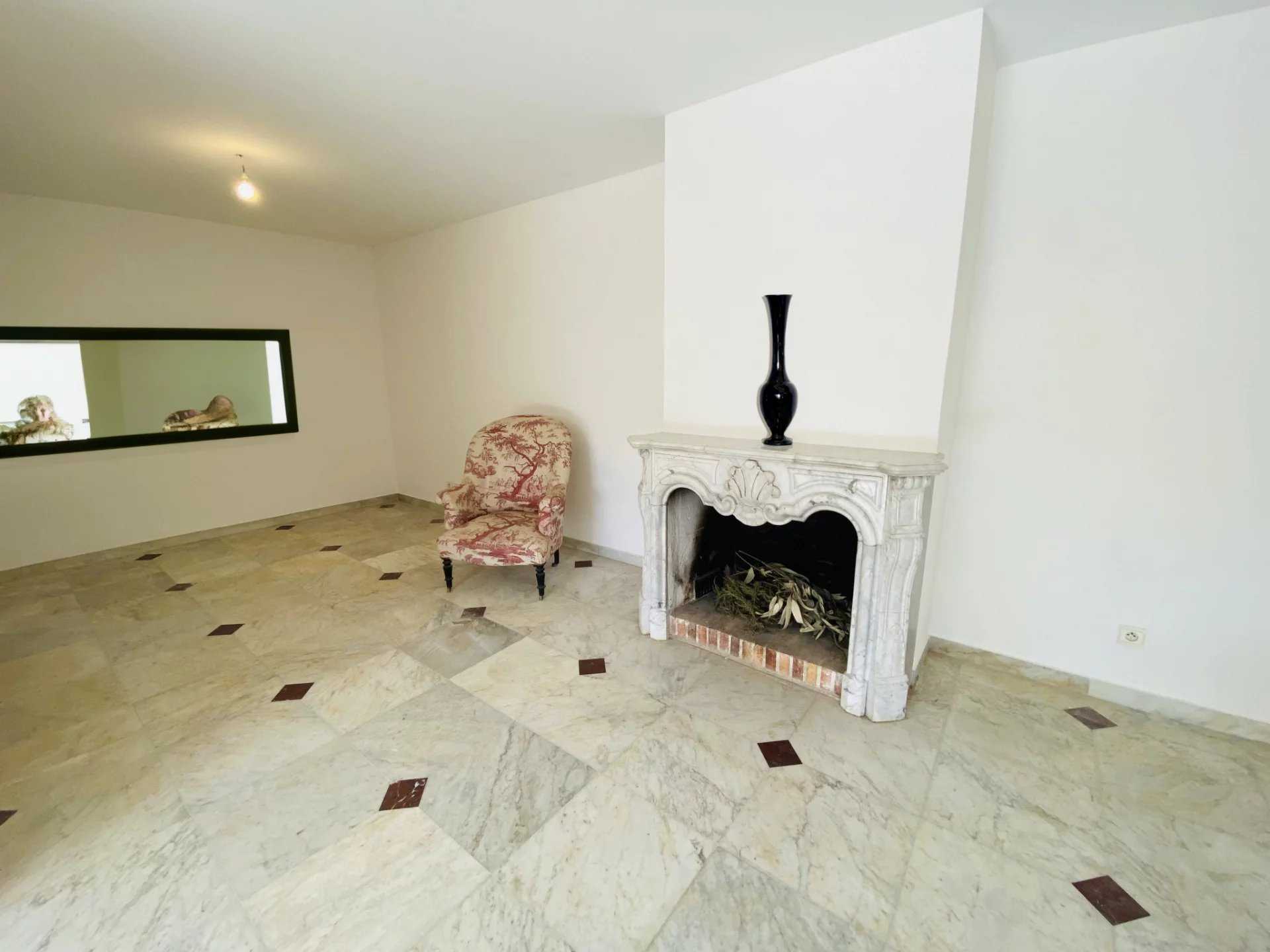 Casa nel La Crau, Provence-Alpes-Cote d'Azur 12272804