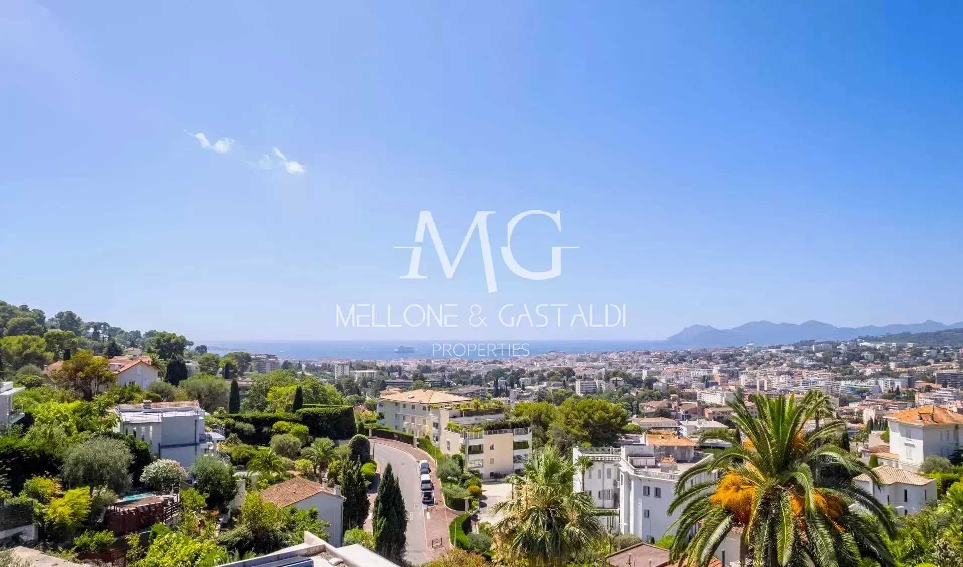 Residential in Le Cannet, Alpes-Maritimes 12272806