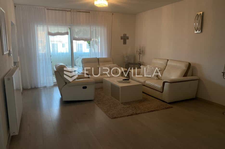 Condominium in Vrsar, Istarska Zupanija 12273650