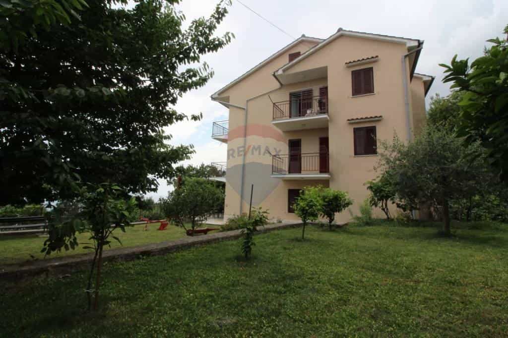 σπίτι σε Icici, Primorsko-Goranska Zupanija 12274412