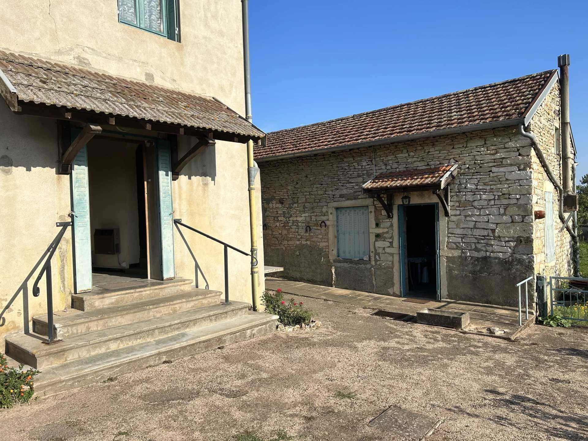 House in Macon, Bourgogne-Franche-Comte 12274858