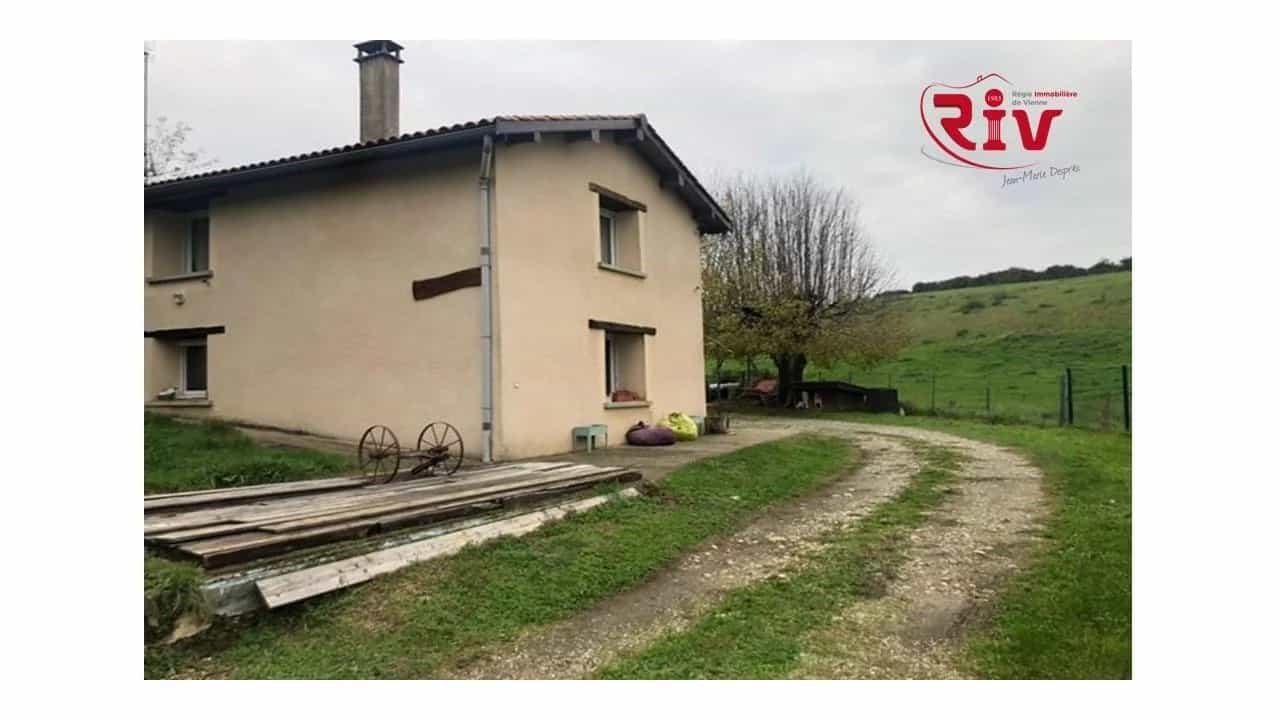 House in Estrablin, Auvergne-Rhone-Alpes 12274860