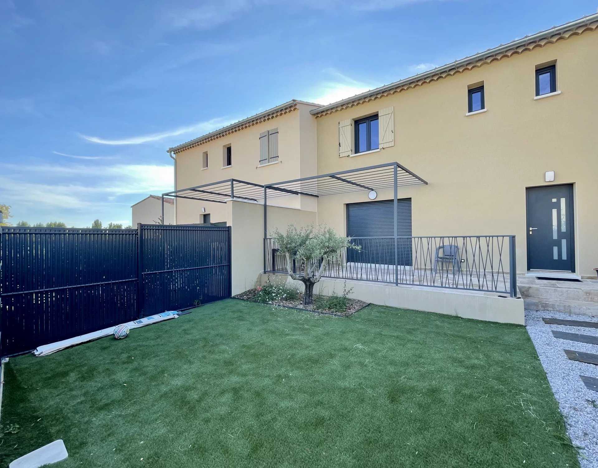 Multiple Houses in Caromb, Provence-Alpes-Cote d'Azur 12274889