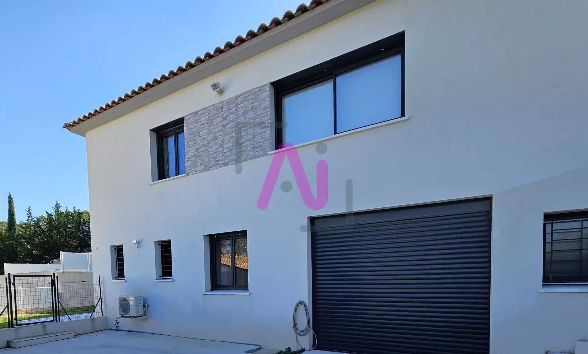 House in Cuers, Provence-Alpes-Cote d'Azur 12274899