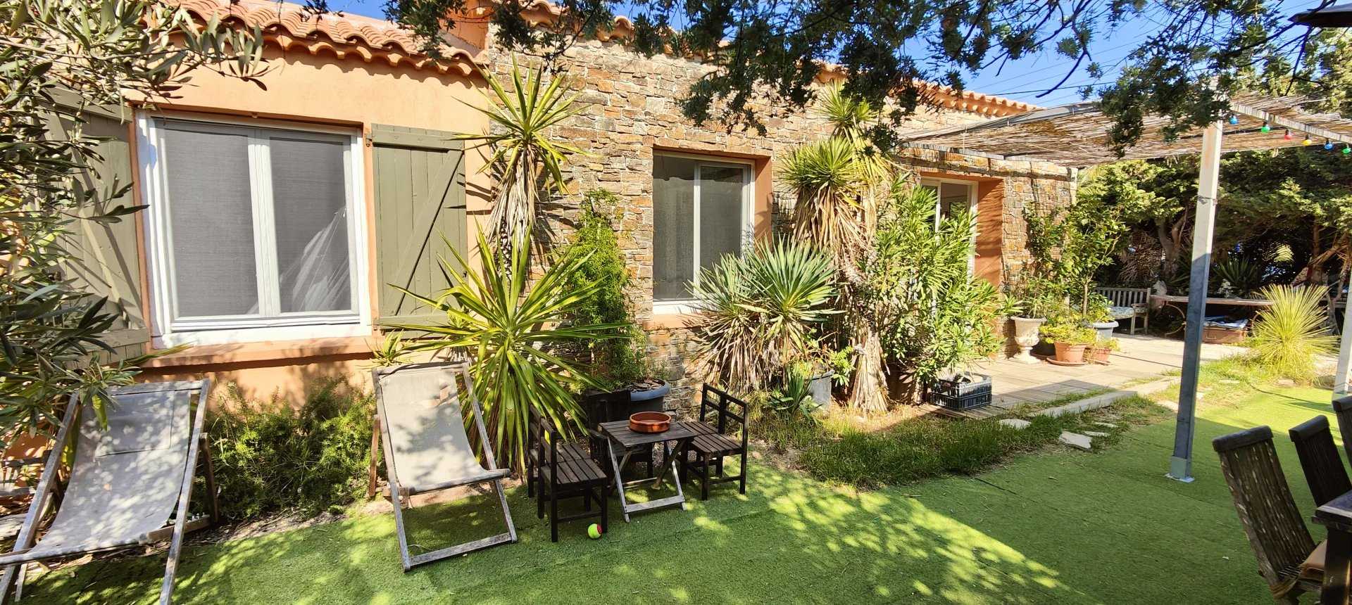 Rumah di Giens, Provence-Alpes-Cote d'Azur 12274966