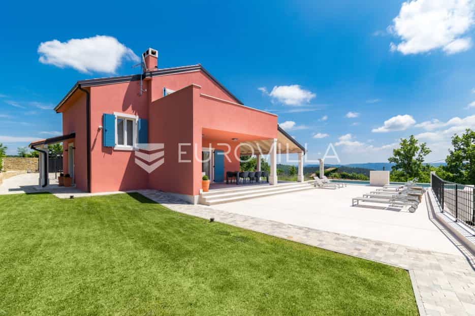 casa en Oprtalj, Istarska županija 12275200