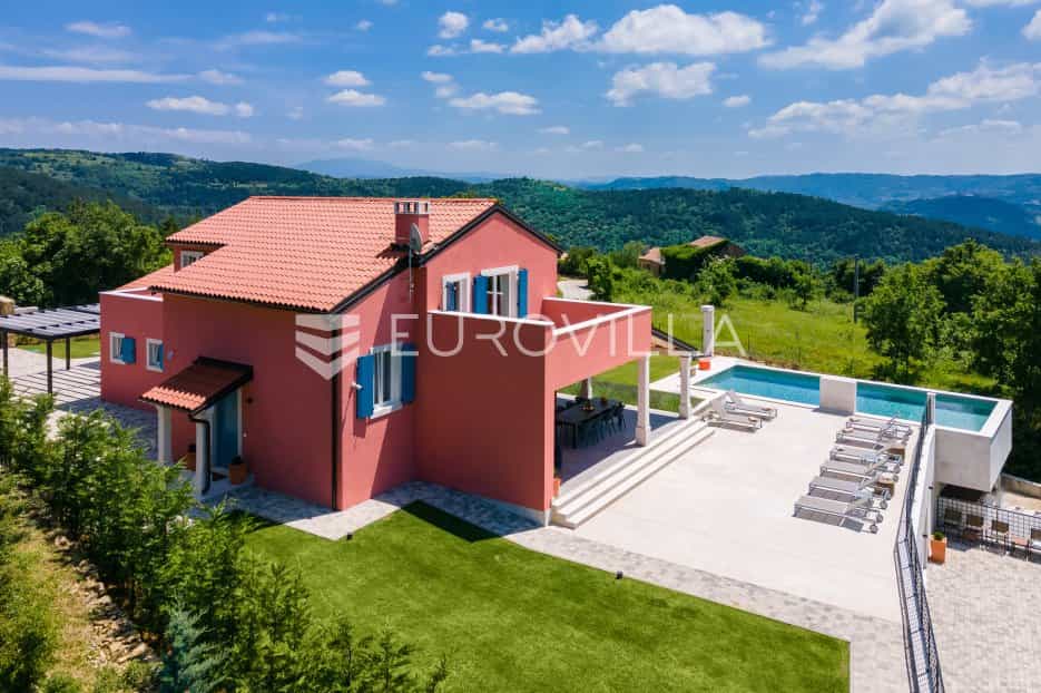 房子 在 Oprtalj, Istarska županija 12275200