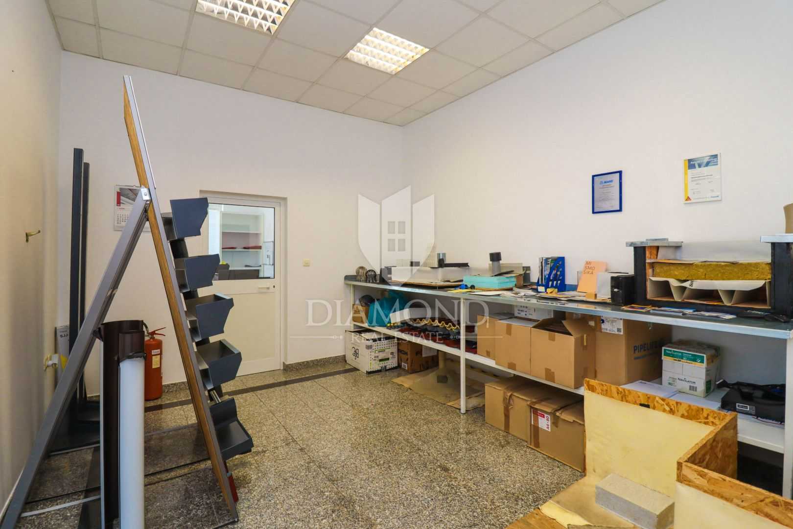 Офіс в Porec, Istarska Zupanija 12275527