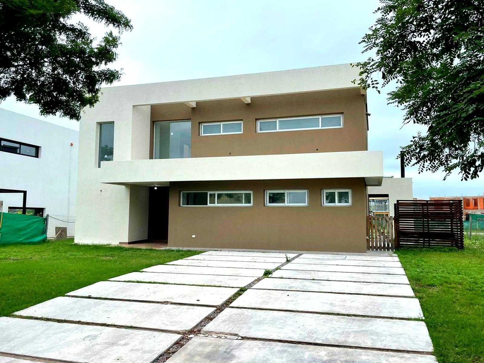 بيت في Belen de Escobar, بوينس ايرس 12276868