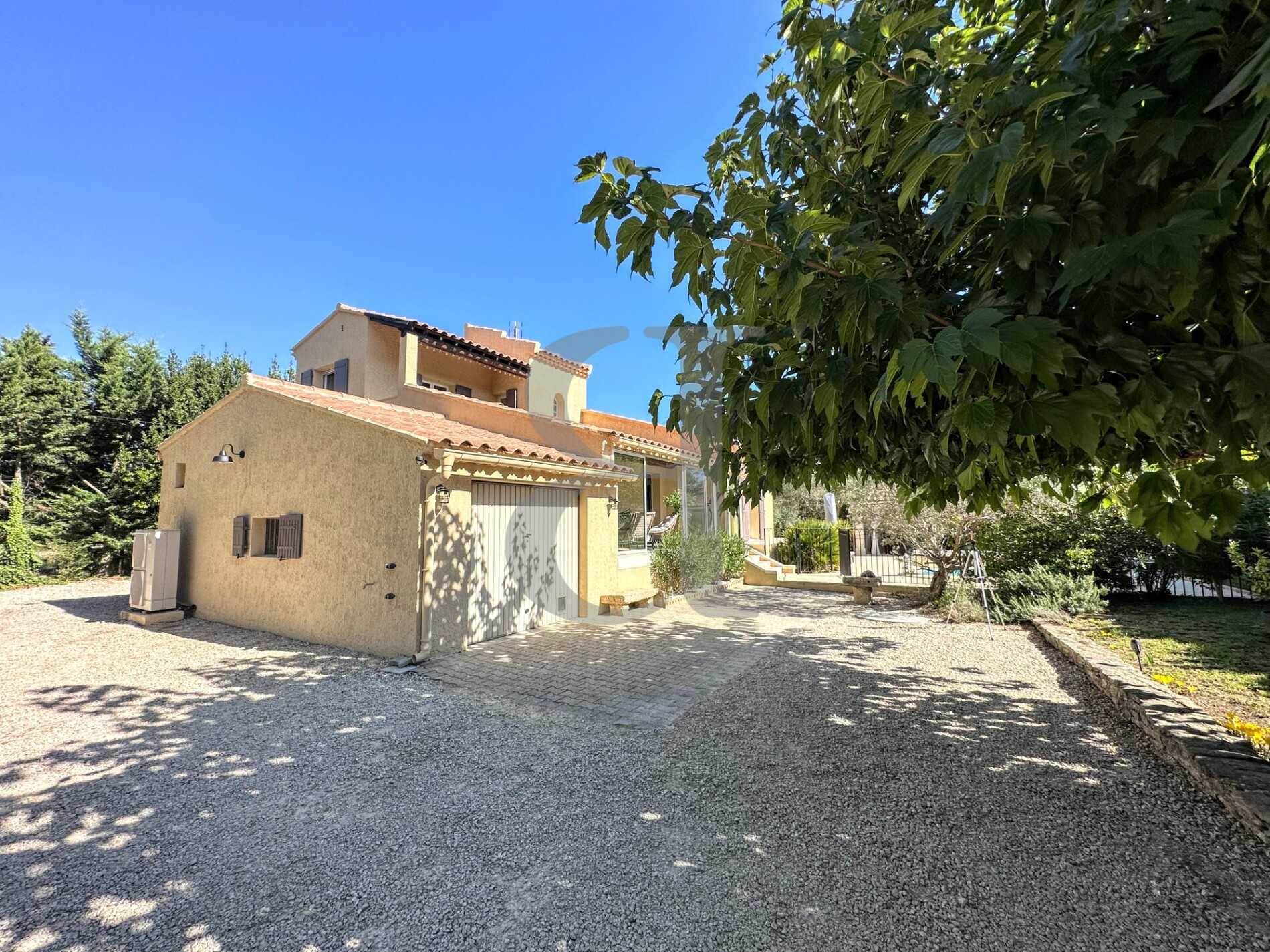 Haus im L'Isle-sur-la-Sorgue, Provence-Alpes-Côte d'Azur 12277063