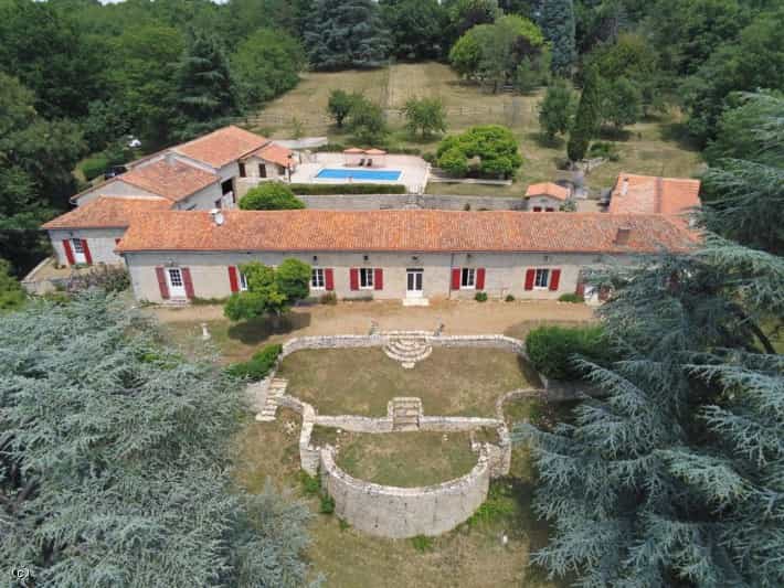 House in Bioussac, Nouvelle-Aquitaine 12278048