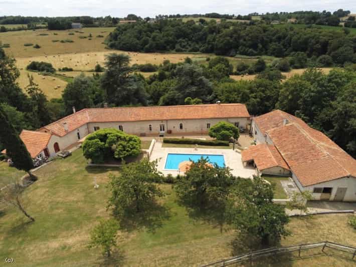 House in Bioussac, Nouvelle-Aquitaine 12278048