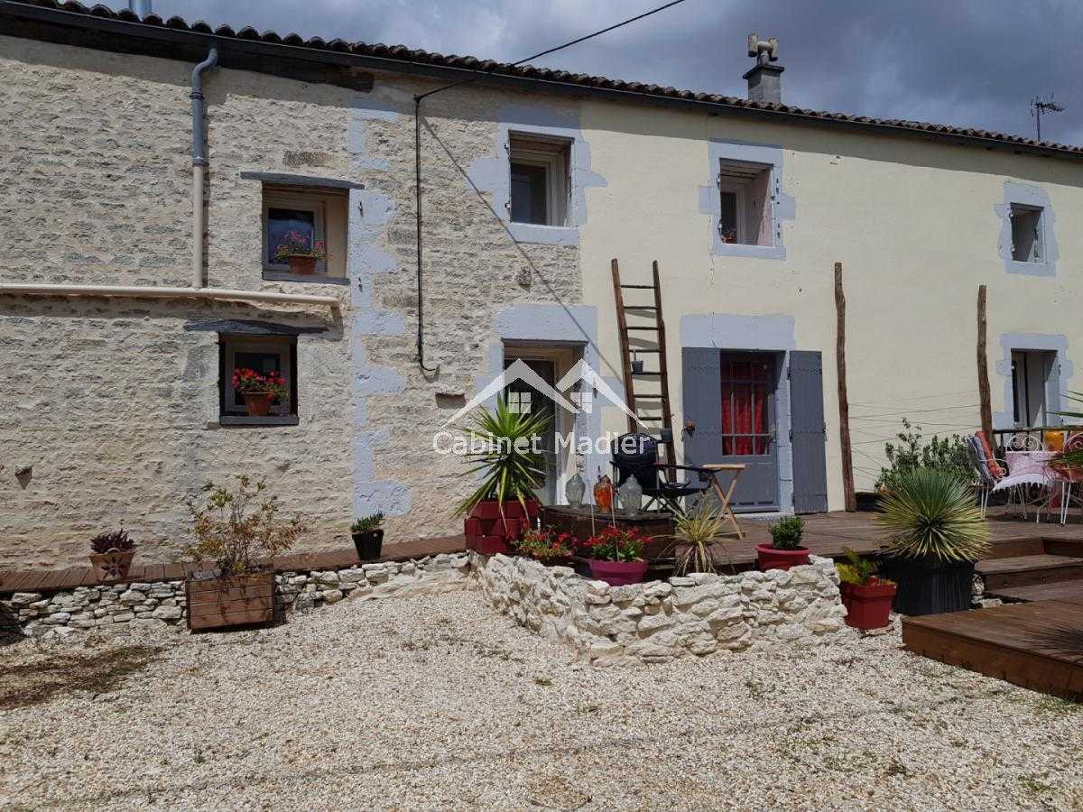 Huis in Matha, Nouvelle-Aquitaine 12278052