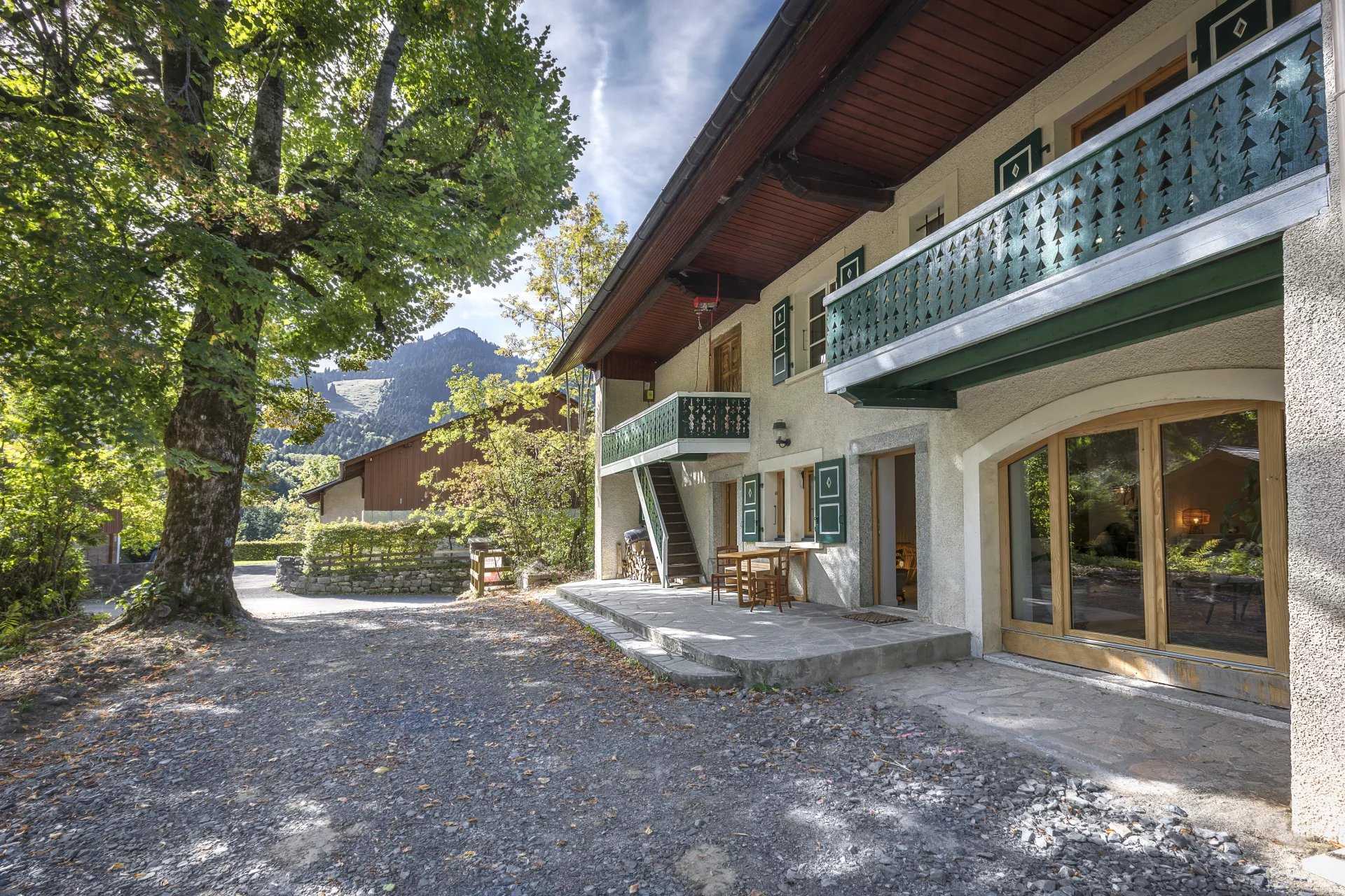 Talo sisään Bernex, Haute-Savoie 12279942