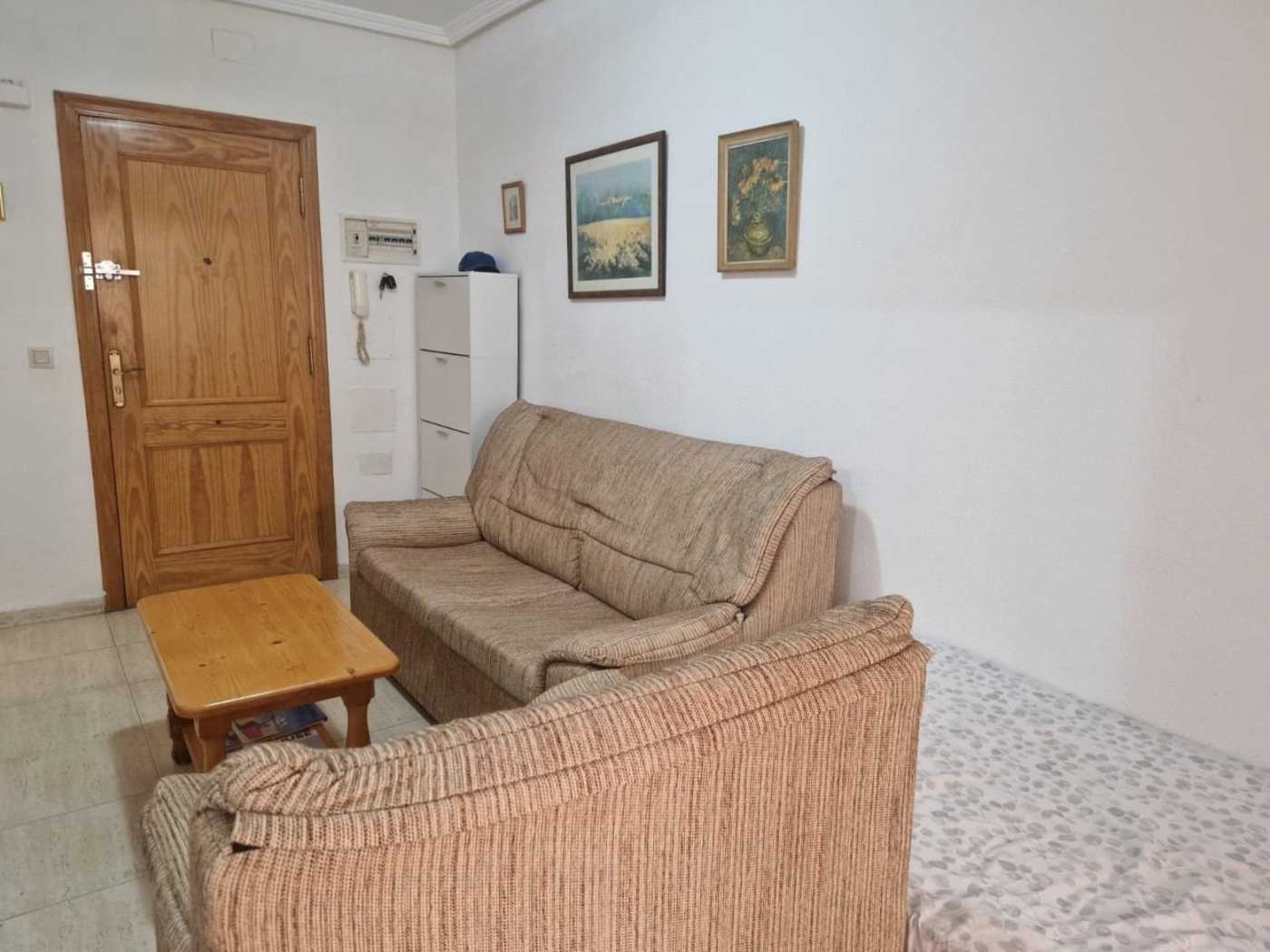 公寓 在 Torrevieja, Comunidad Valenciana 12280917