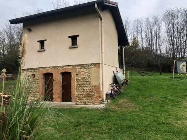 House in Estrablin, Auvergne-Rhone-Alpes 12281422