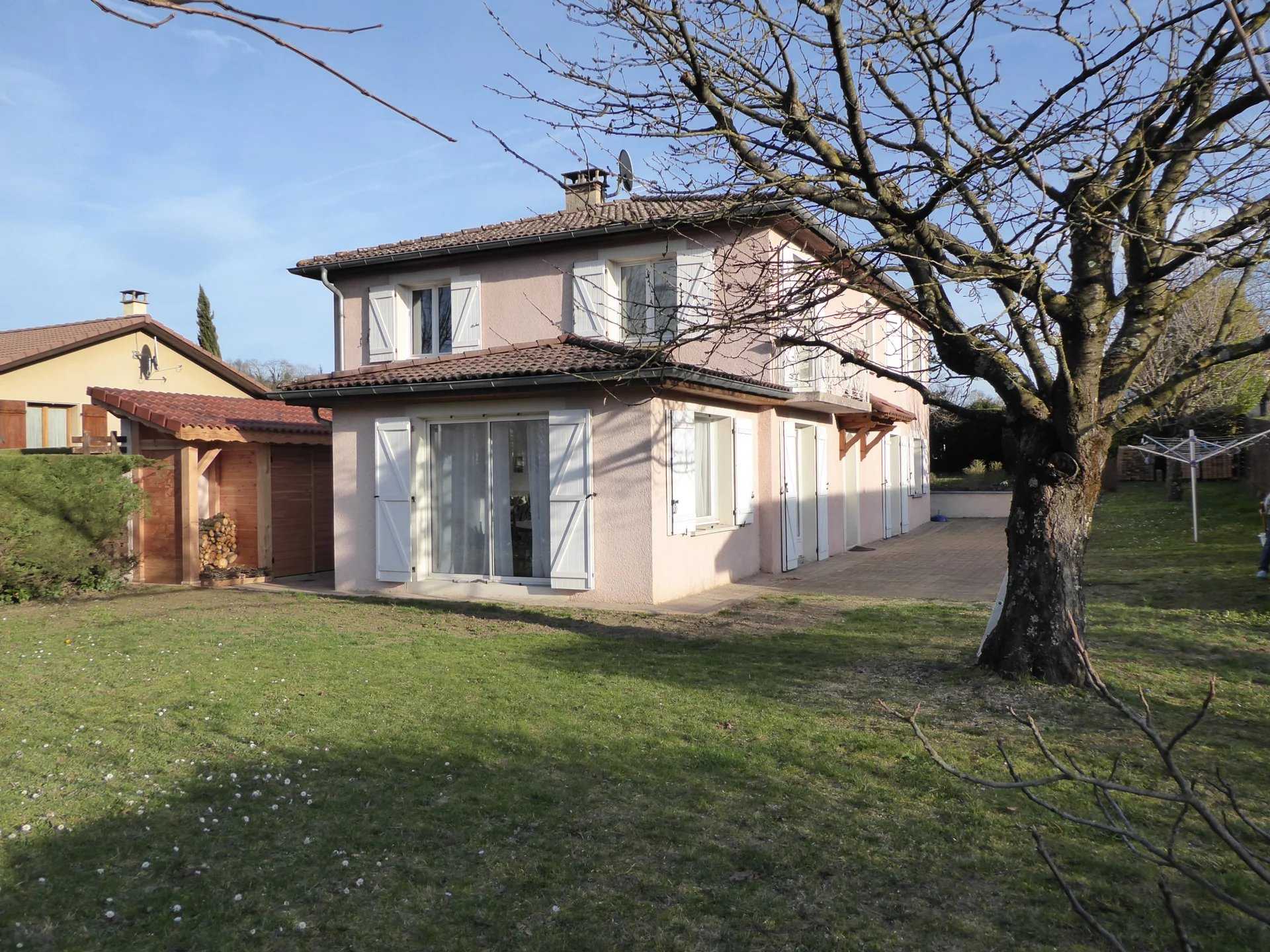 Casa nel L'Isle-d'Abeau, Alvernia-Rodano-Alpi 12281423