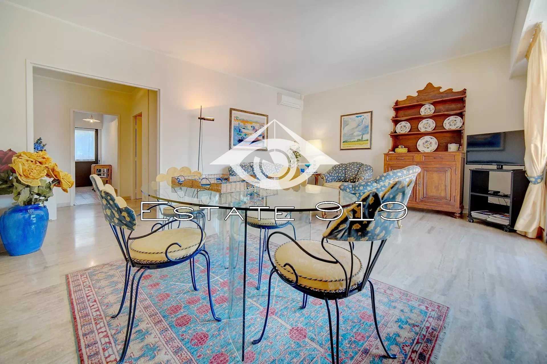 Condominium in Cannes, Provence-Alpes-Côte d'Azur 12281432