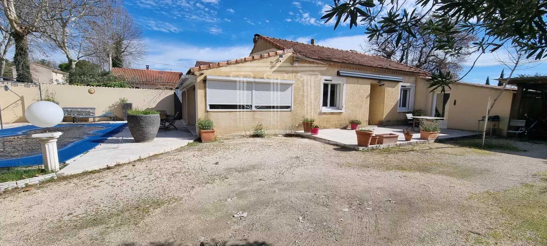 House in Bédarrides, Vaucluse 12281436