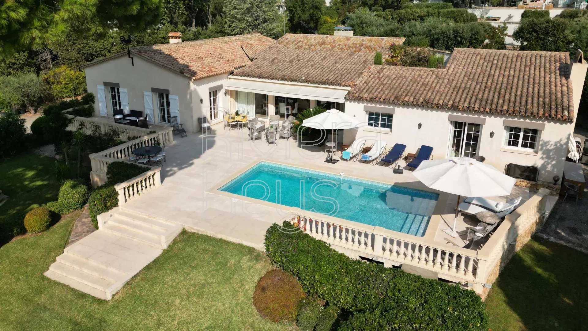 Huis in Saint tropez, Provence-Alpes-Côte d'Azur 12282226