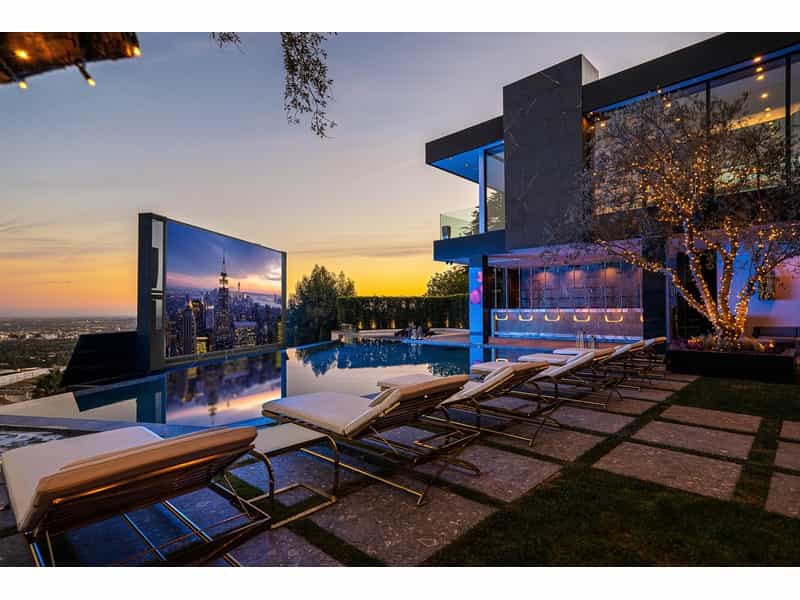 House in Los Angeles, California 12282320