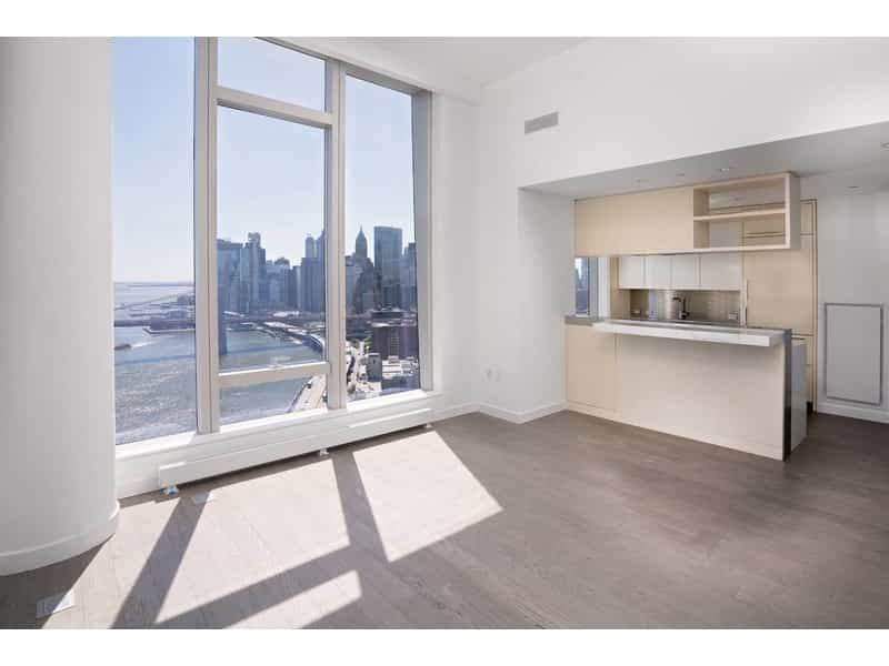 Condominium in New York, New York 12282322