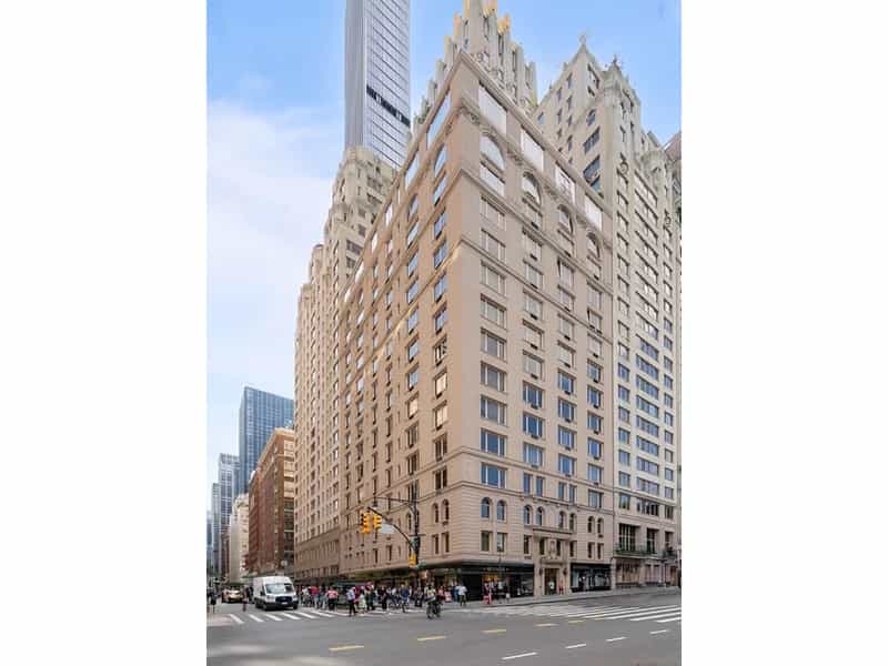 Condominium in New York, New York 12282324