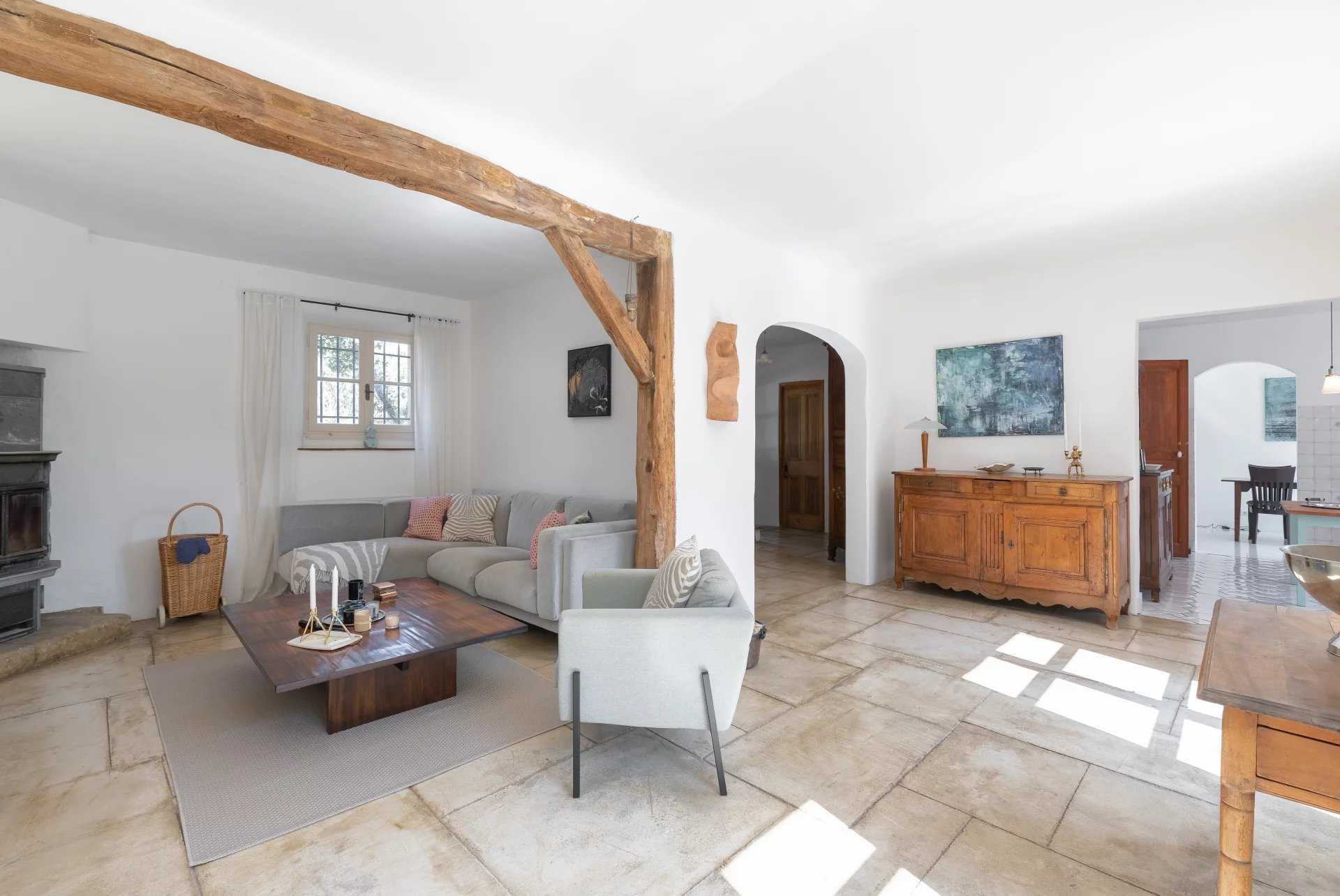 Talo sisään Grasse, Provence-Alpes-Cote d'Azur 12283363