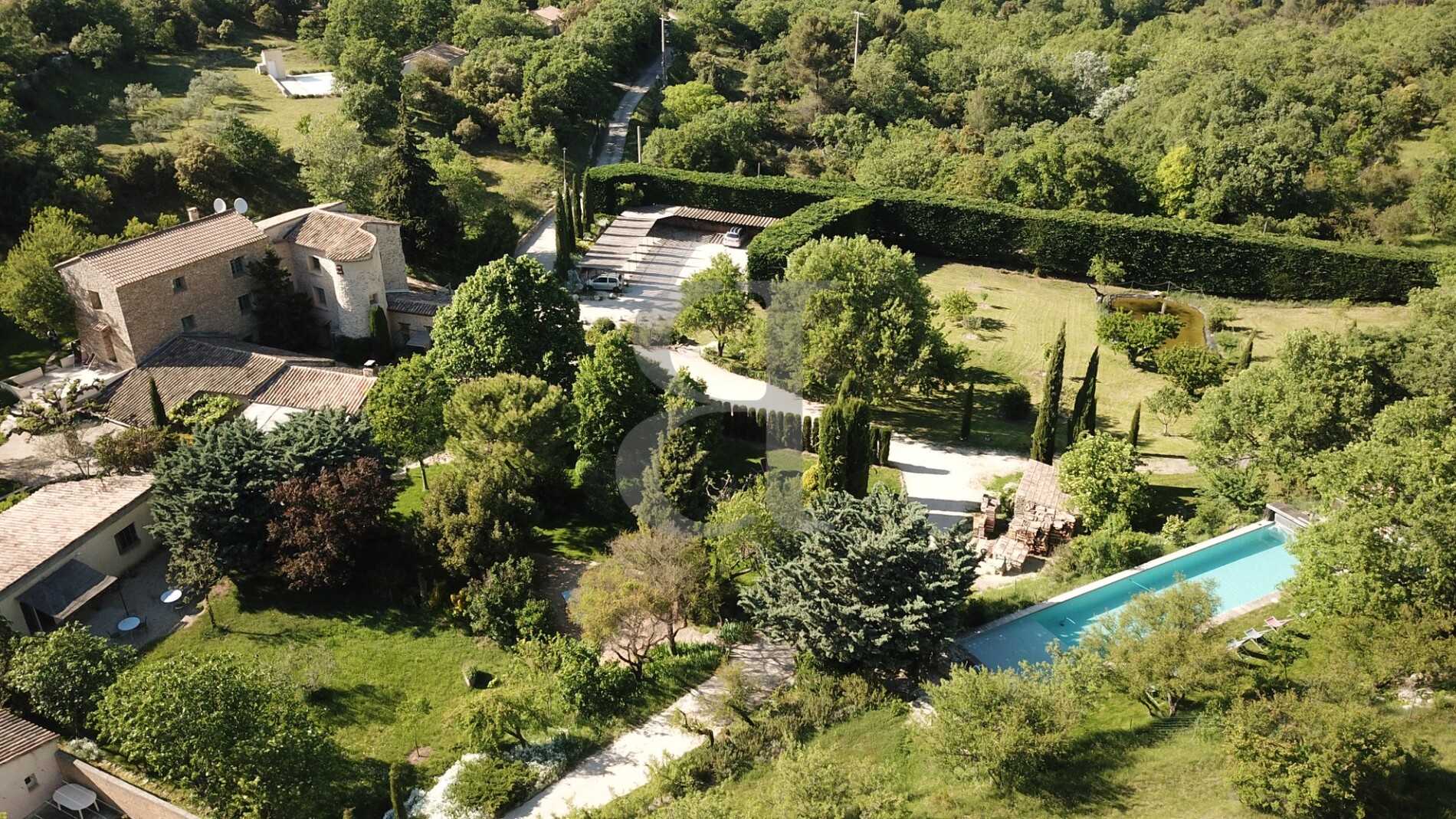 Hus i La Roque-sur-Pernes, Provence-Alpes-Côte d'Azur 12283397