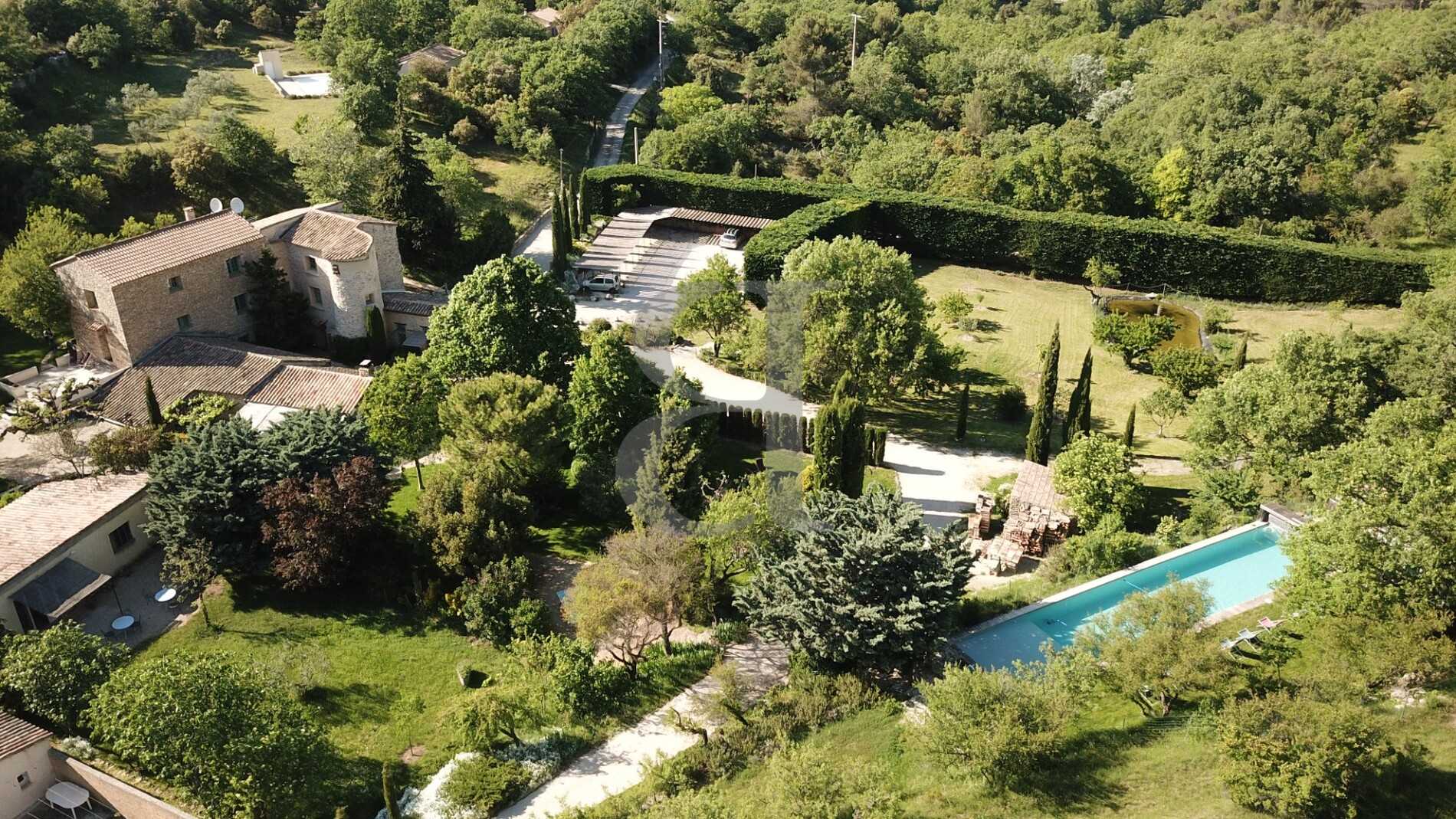 Rumah di La Roque-sur-Pernes, Provence-Alpes-Cote d'Azur 12283397