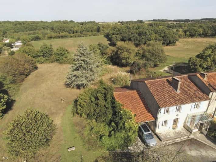 Rumah di Verteuil-sur-Charente, Nouvelle-Aquitaine 12283799