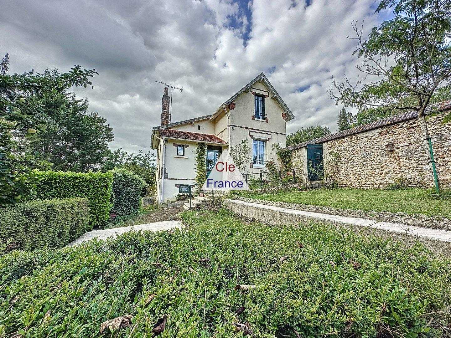 σπίτι σε Bleneau, Bourgogne-Franche-Comte 12283822