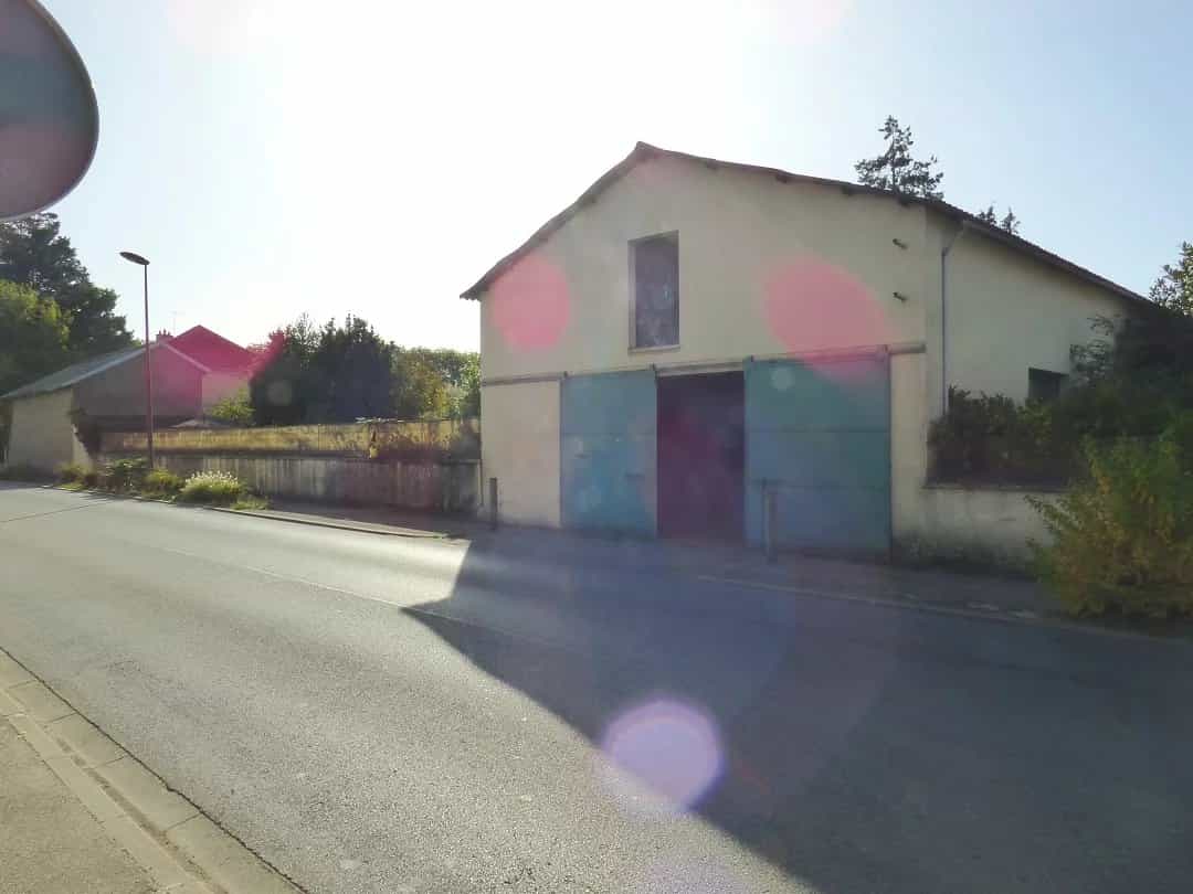 Pengecer di Lencloître, Nouvelle-Aquitaine 12284742