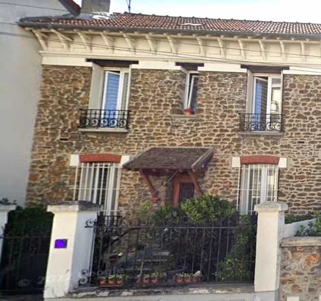 House in Montreuil, Seine-Saint-Denis 12284775