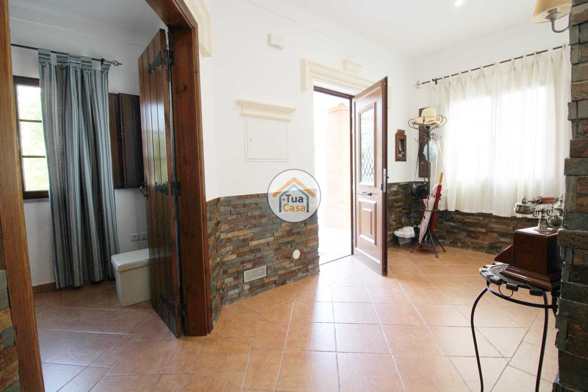 بيت في Redondo, Évora District 12285059
