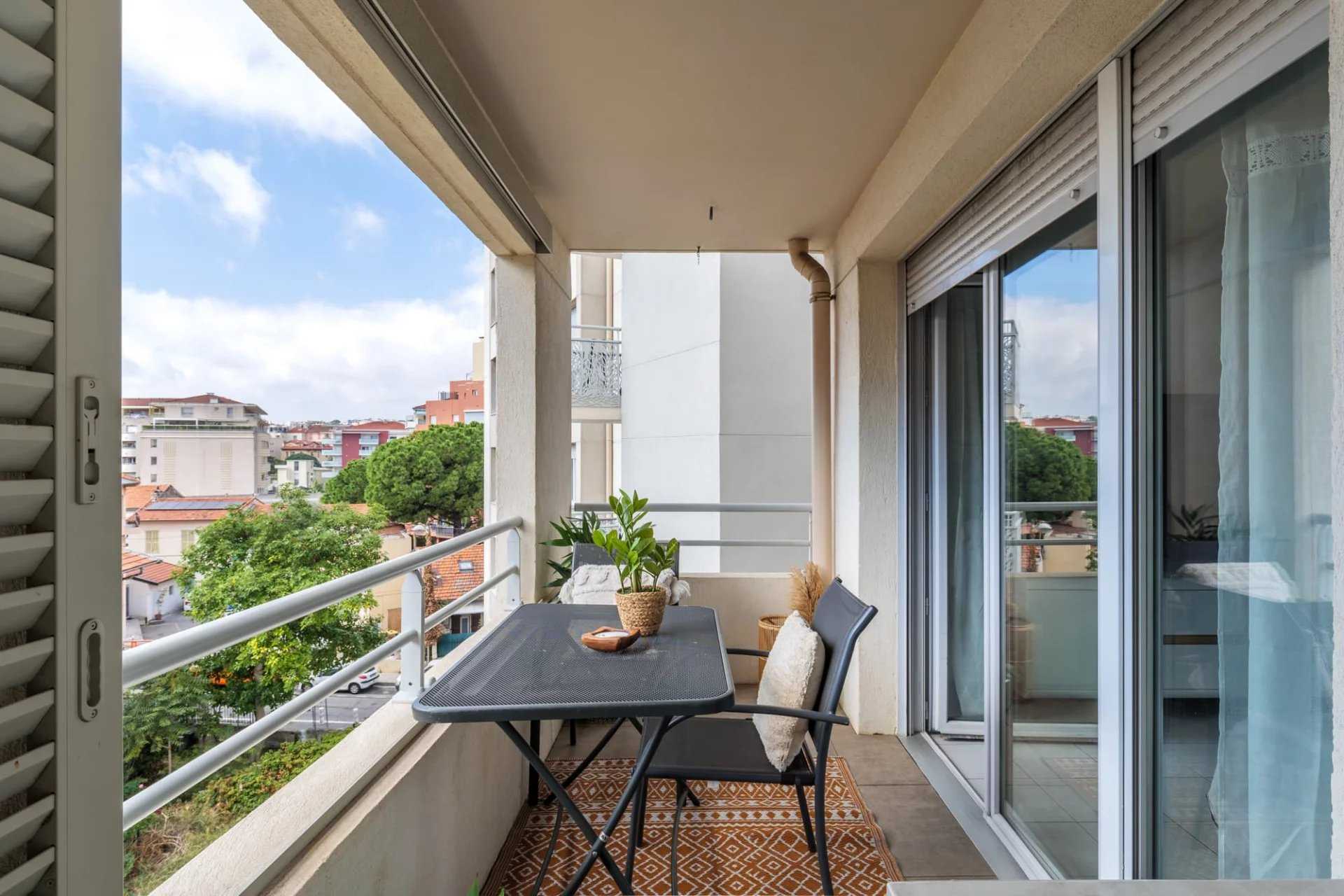 Condominium in Nice, Provence-Alpes-Cote d'Azur 12285850