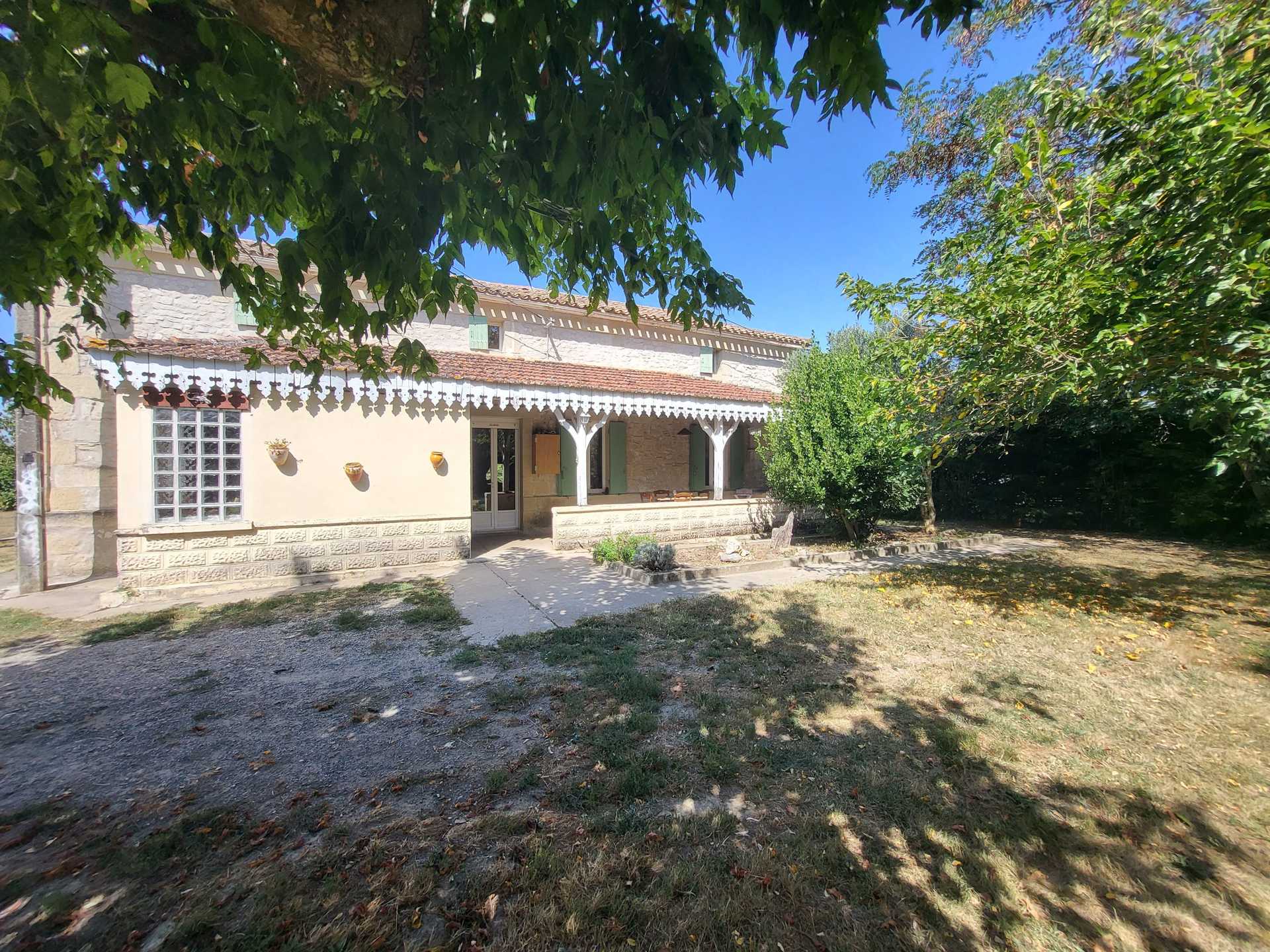 House in Montignac-de-Lauzun, Nouvelle-Aquitaine 12287000